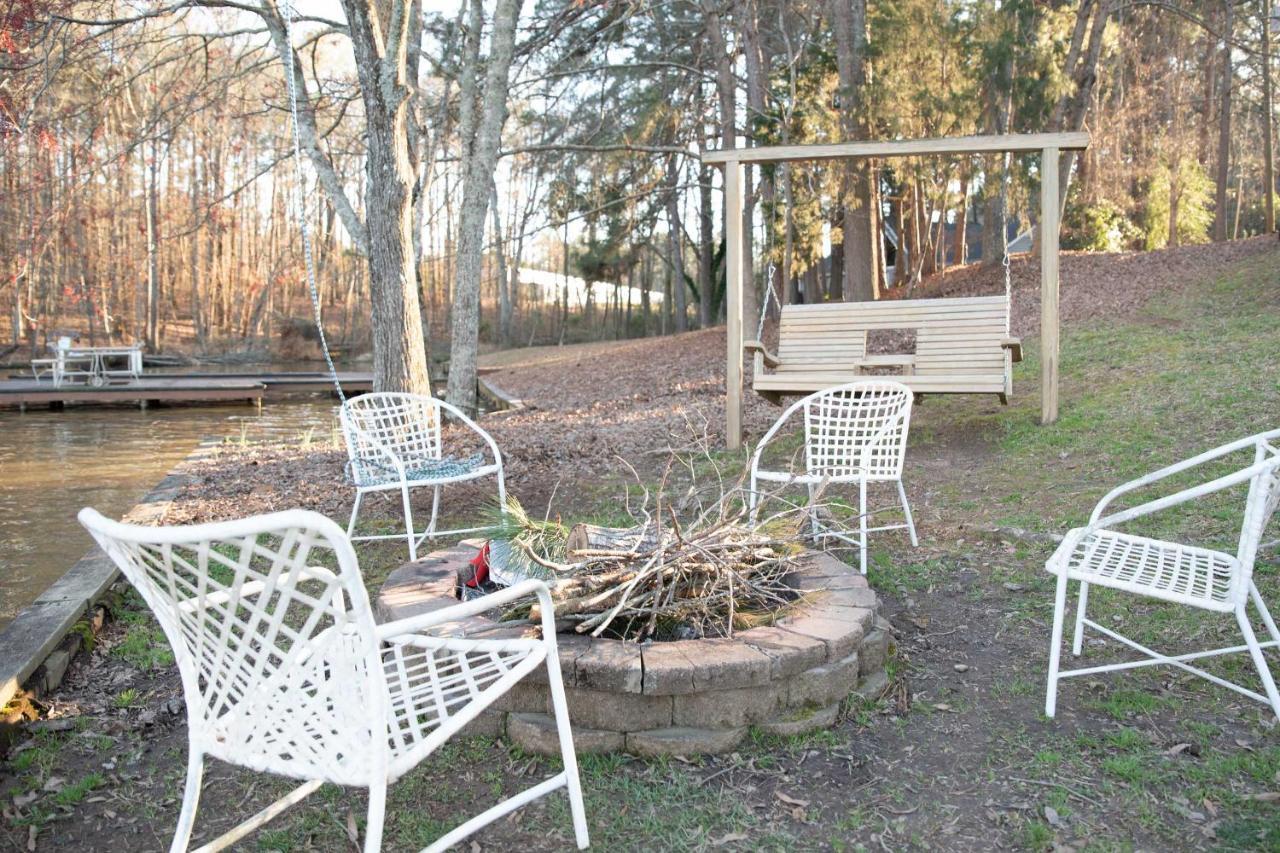 Lakefront Cottage With Private Hot Tub! Buckhead Eksteriør billede