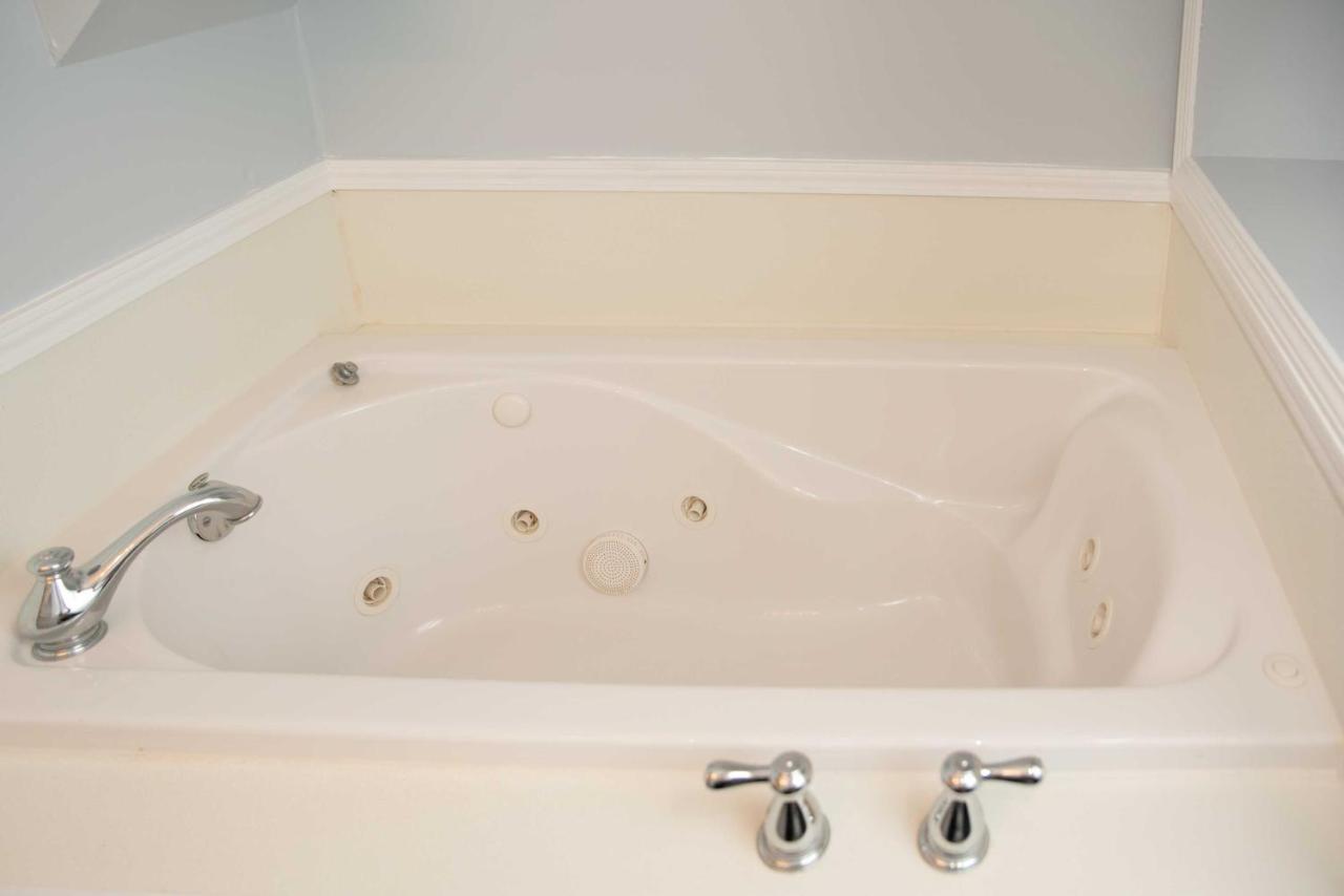 Lakefront Cottage With Private Hot Tub! Buckhead Eksteriør billede